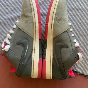 Nike Women's Gray and Pink Low-Top Sneakers